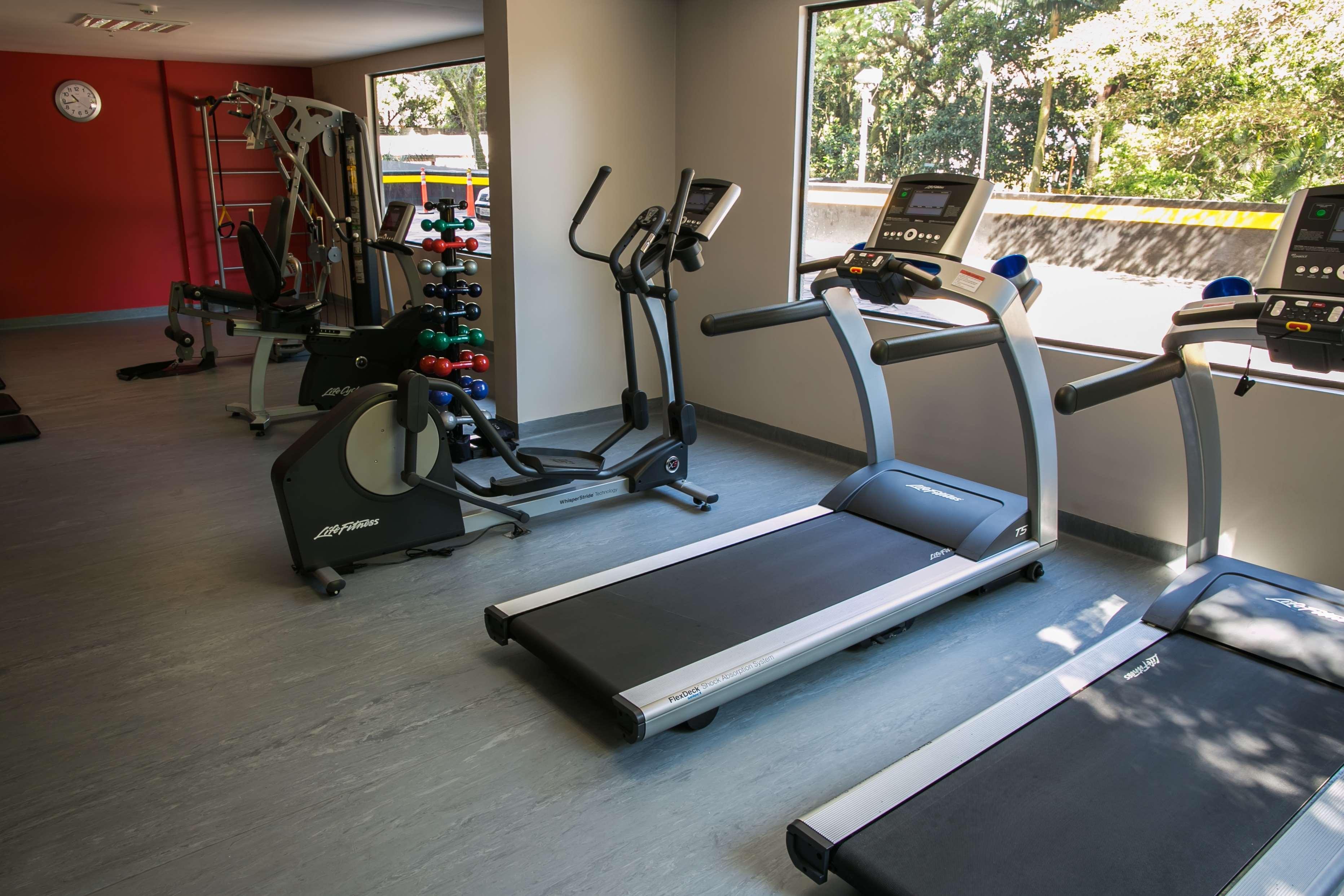 Art Hotel Transamerica Collection Porto Alegre Bagian luar foto A gym at the University of New England