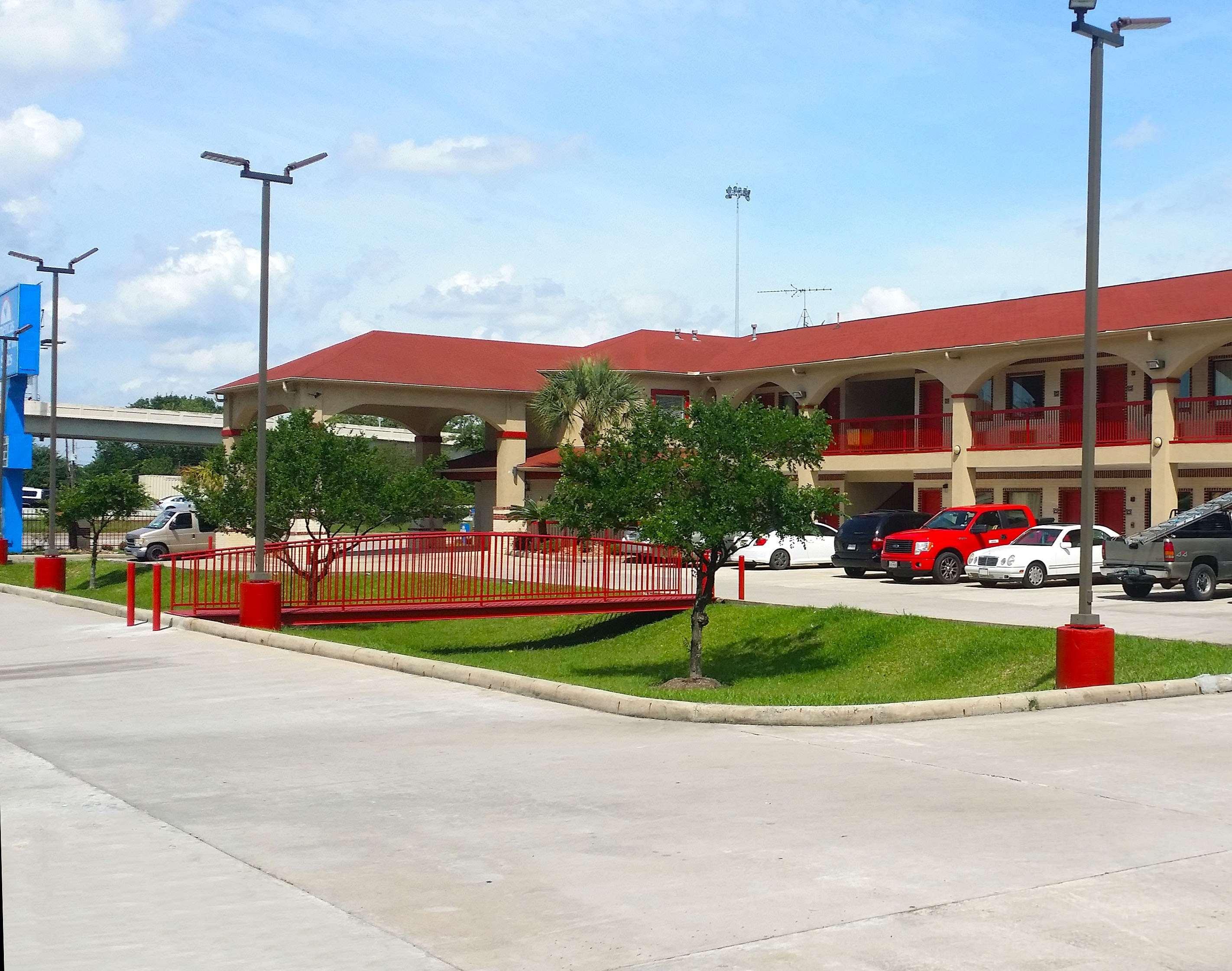 Art Hotel Transamerica Collection Porto Alegre Bagian luar foto A typical Econo Lodge in Houston, Texas