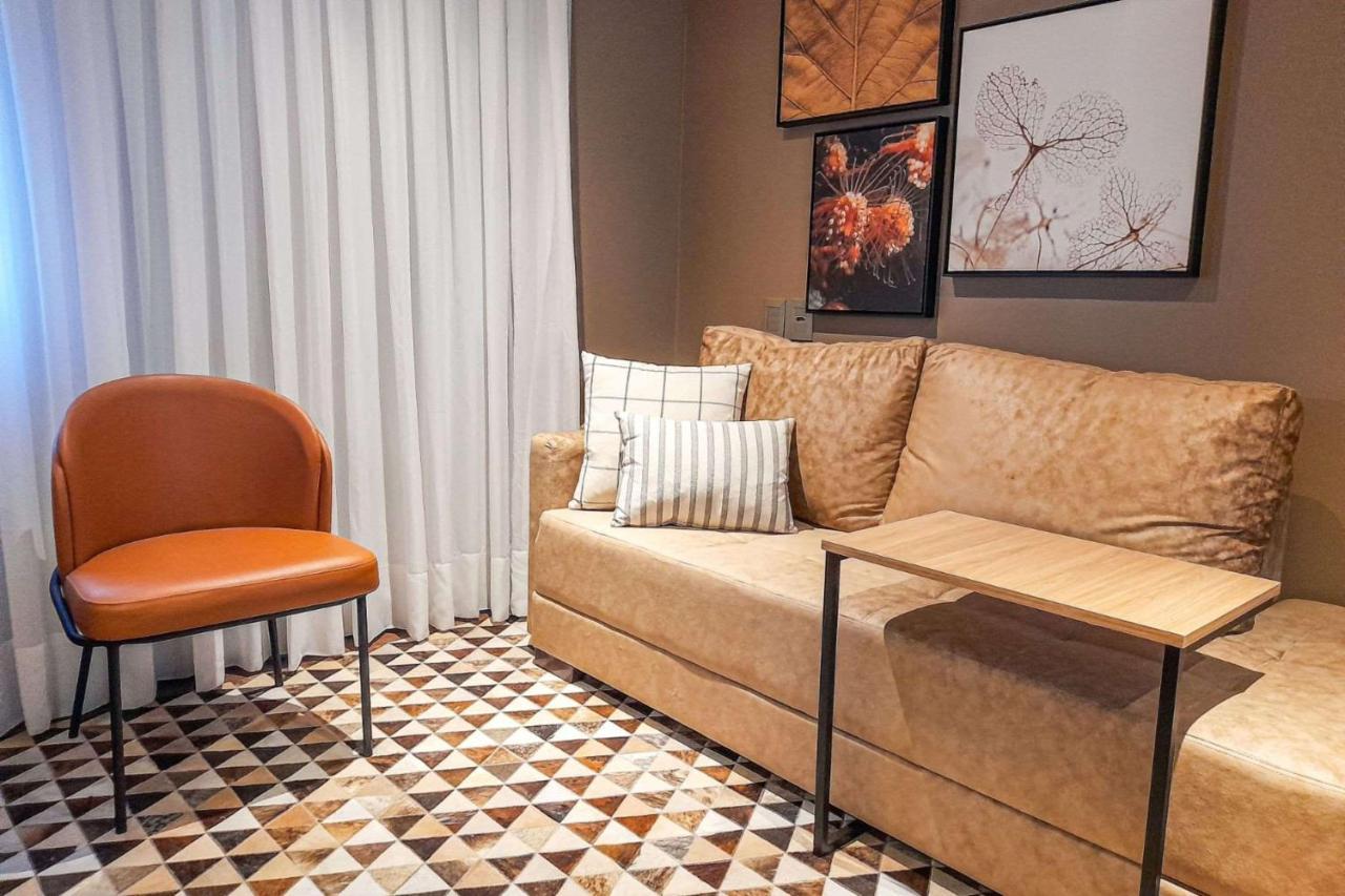 Art Hotel Transamerica Collection Porto Alegre Bagian luar foto A living room in a suite at the hotel