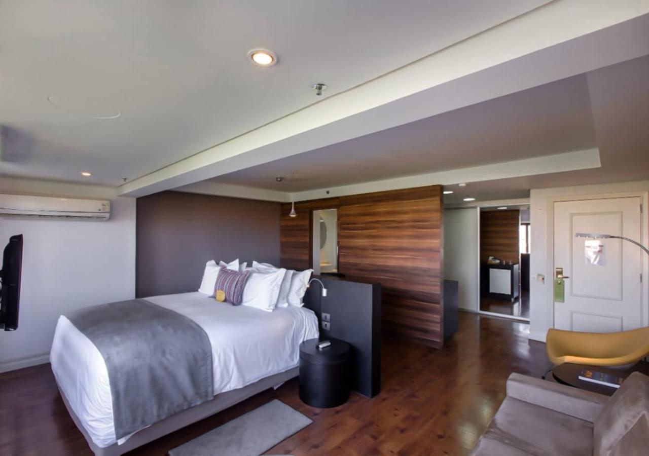 Art Hotel Transamerica Collection Porto Alegre Bagian luar foto A bedroom at the hotel