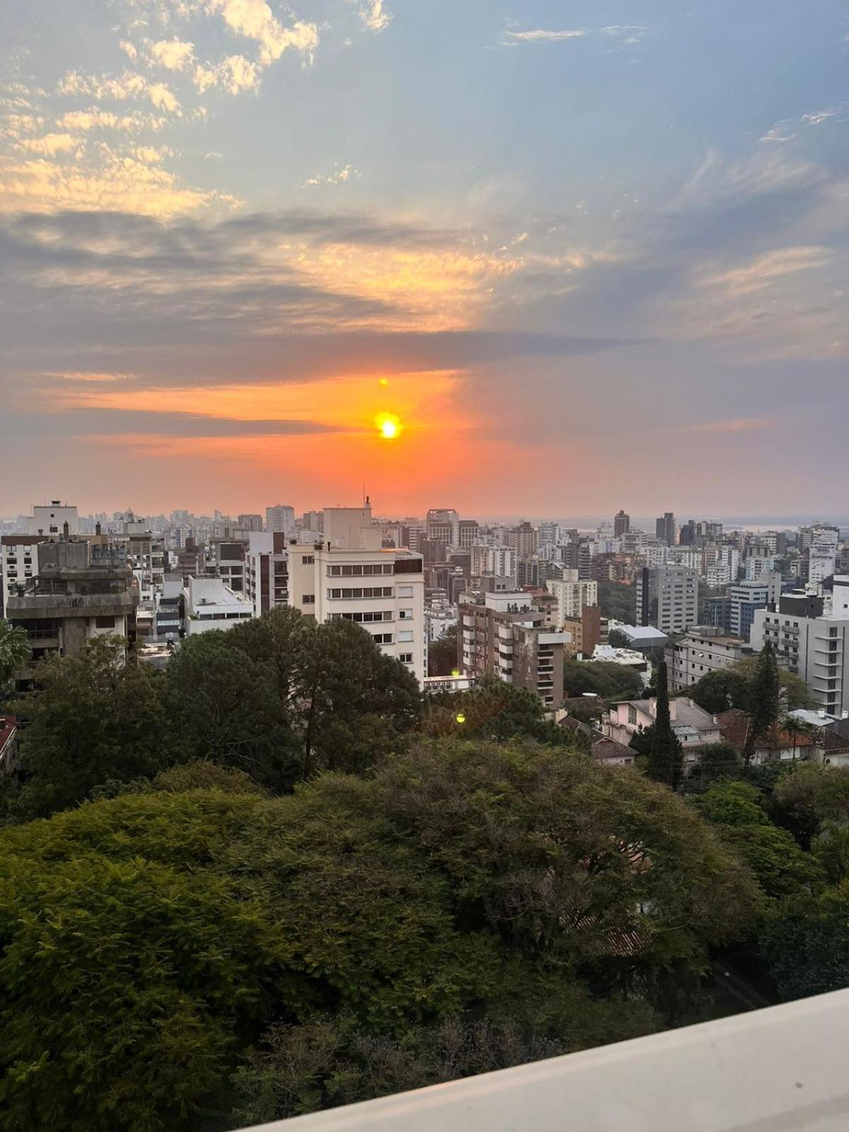 Art Hotel Transamerica Collection Porto Alegre Bagian luar foto Sunset over the city